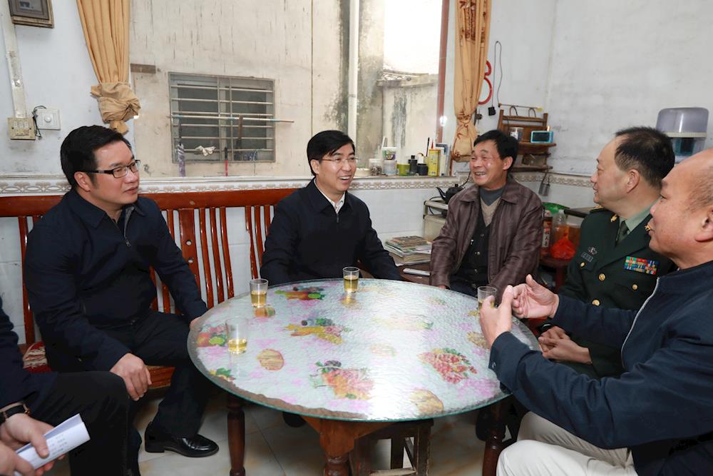 赖泽华到我县开展新春慰问活动始终把群众冷暖放心头让人民过上更美好生活 ...