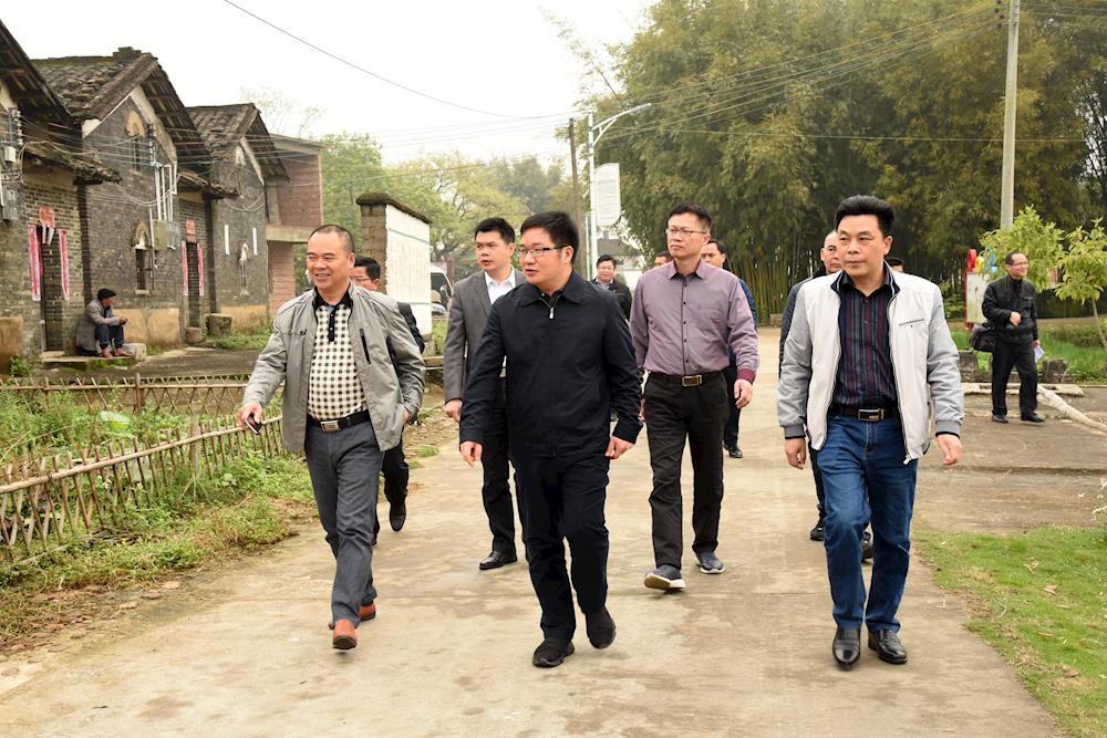 黎晓华到岗坪调研时要求 全力创建乡村振兴战略示范镇
